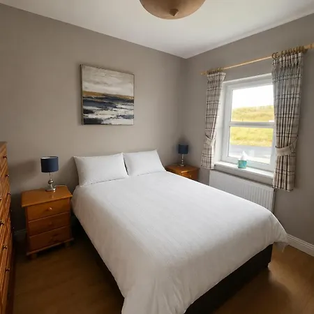 Luxury 4-bedroom Seaside Home, Outdoor Deck & Bbq *